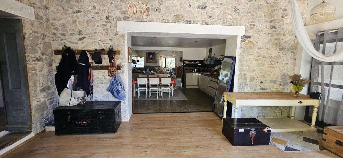Maison 278 m² à Durfort-Et-Saint-Martin-De-Sossenac  - photo 9