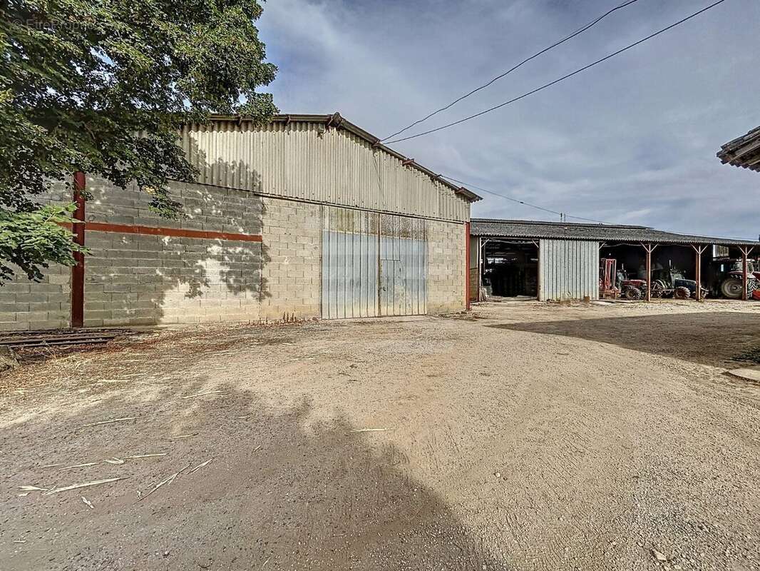 Maison à NEGREPELISSE