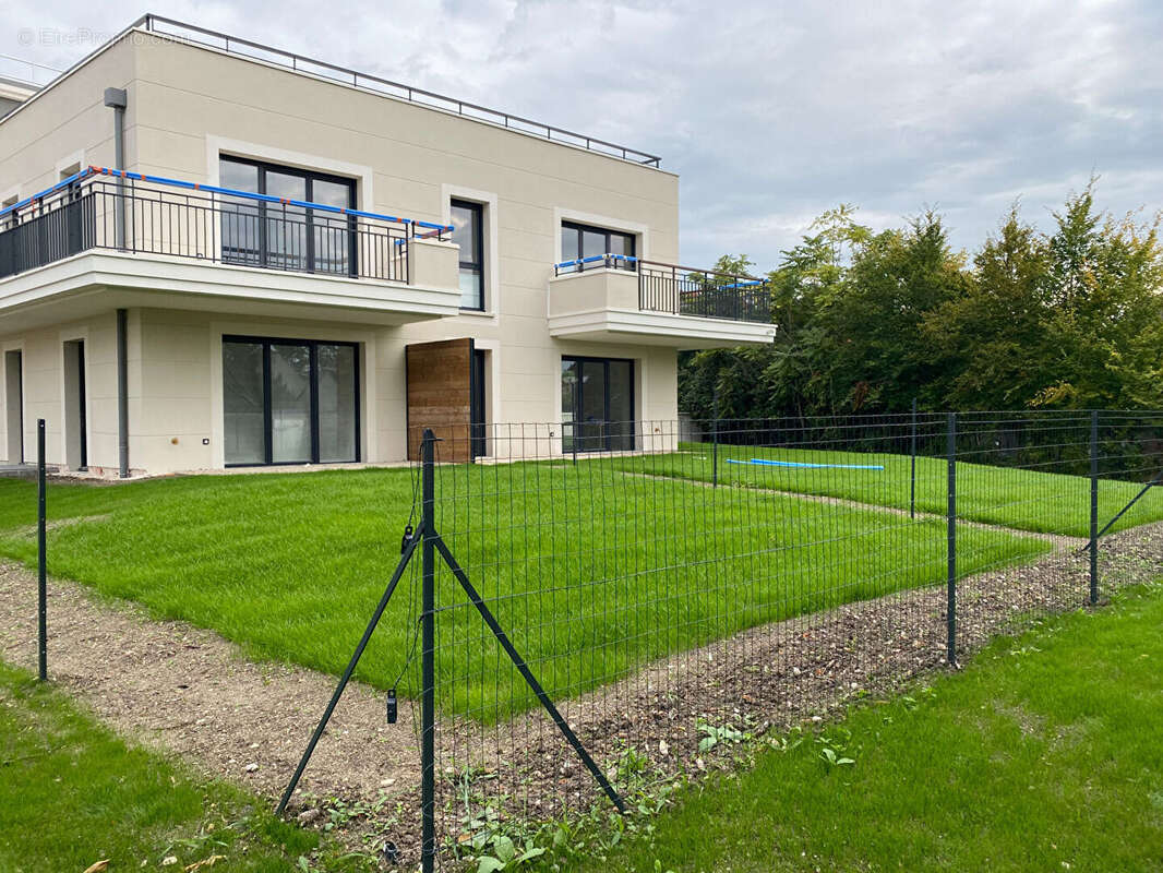 Appartement 80m²+ balcon sud est et pk - photo 10