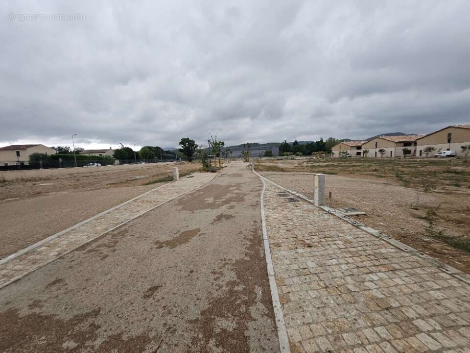 Terrain 282 m² à Peyrolles-En-Provence  - photo 5