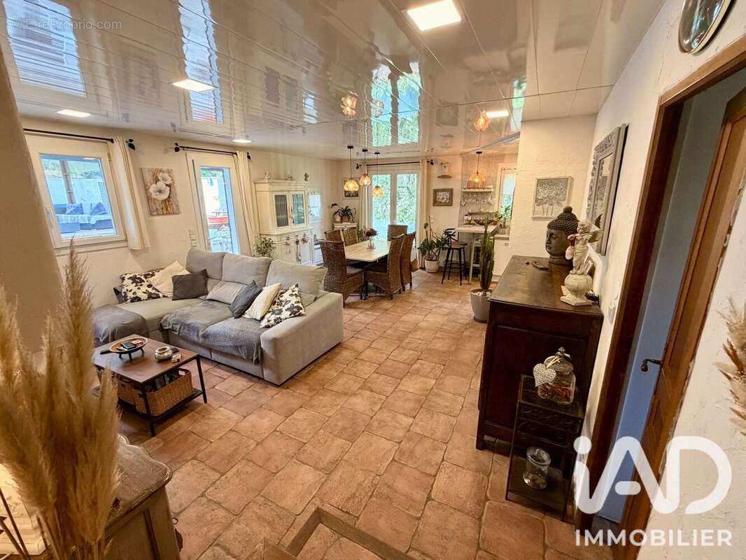 Maison 94 m² à La Roque-D'antheron  - photo 6