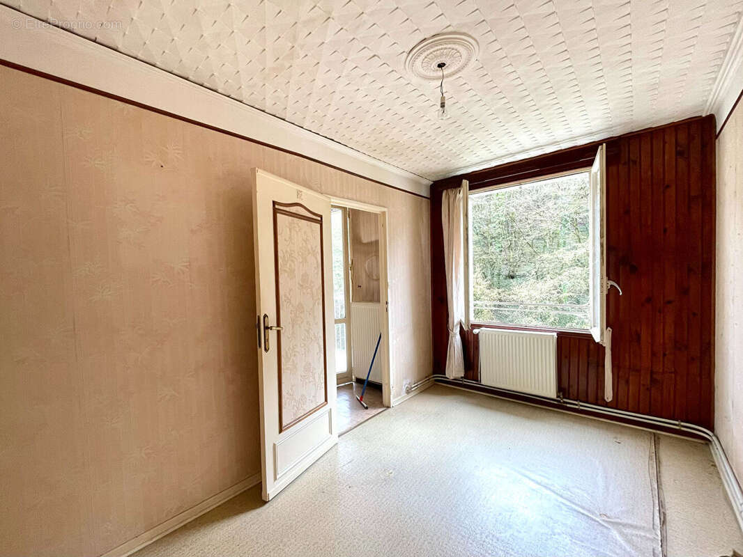 Appartement 5 pièces à fort potentiel à Joeuf - photo 9