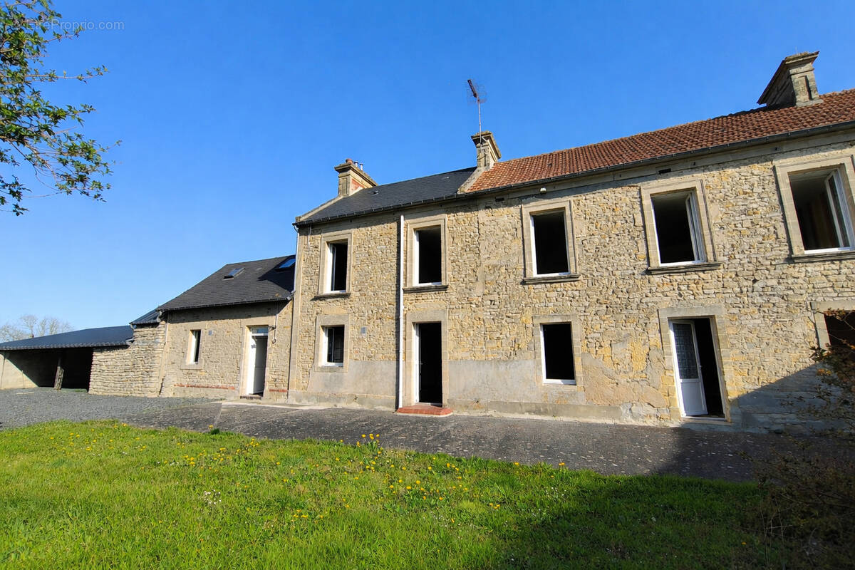 Maison à LONGUES-SUR-MER