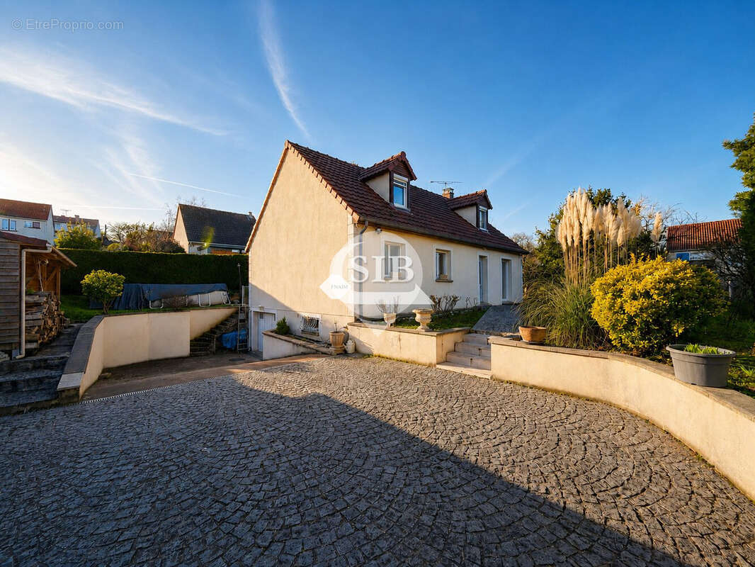 Maison à LA VILLE-DU-BOIS