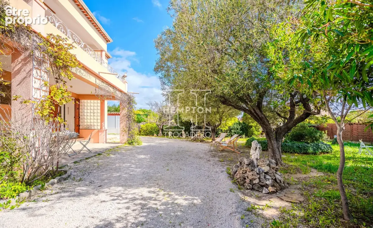 Sanary-sur-mer • maison provencale avec jardin paysager - photo 15