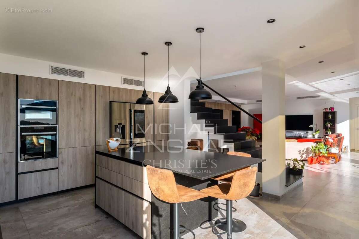 Maison à TOURRETTES-SUR-LOUP