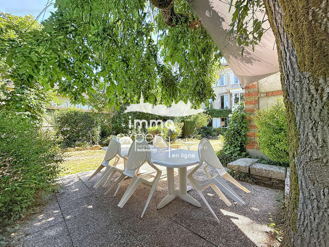 Immeuble de prestige avec appartement bourgeois, appartement loué, local professionnel et parc arboré - photo 26