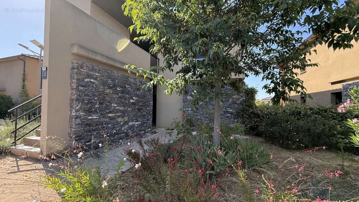 Très bel Appartement type 2 avec terrasse et jardin - photo 4