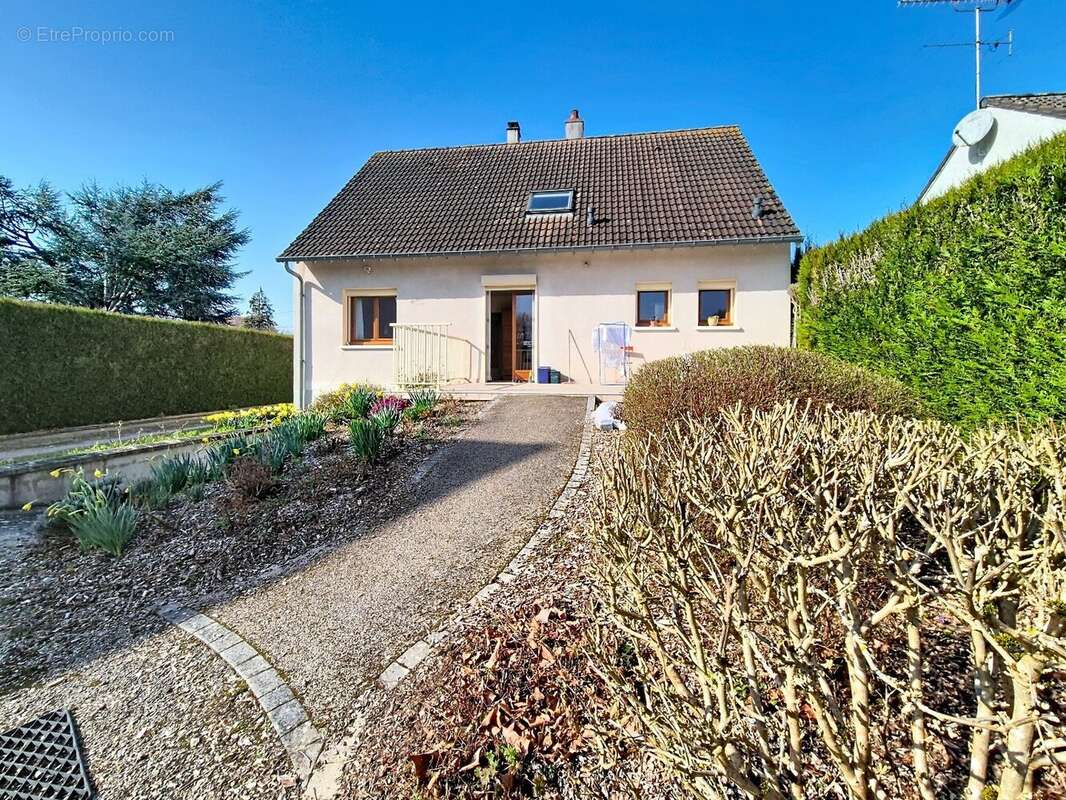 Maison à NOGENT-SUR-VERNISSON