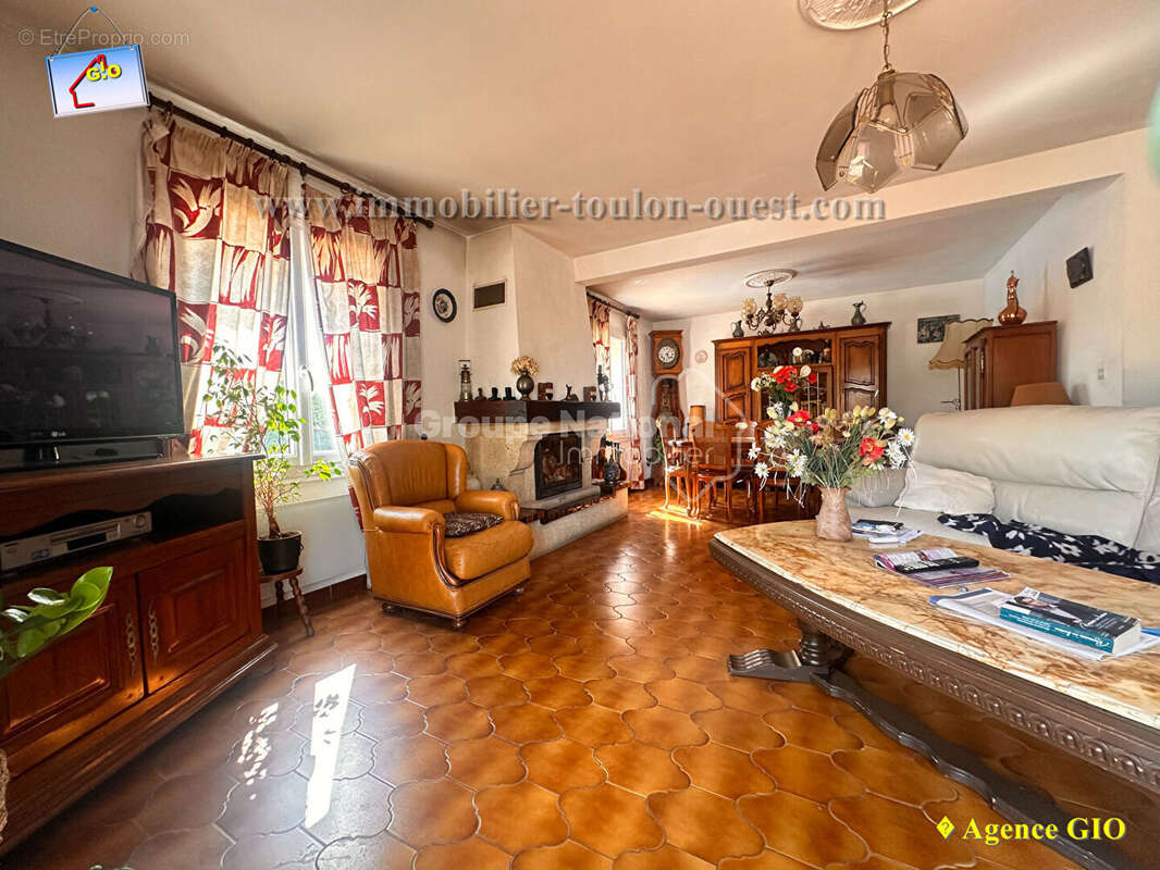 La crau - villa t6 de 118 m² - piscine -  garage - terrain de 600 m² - photo 3