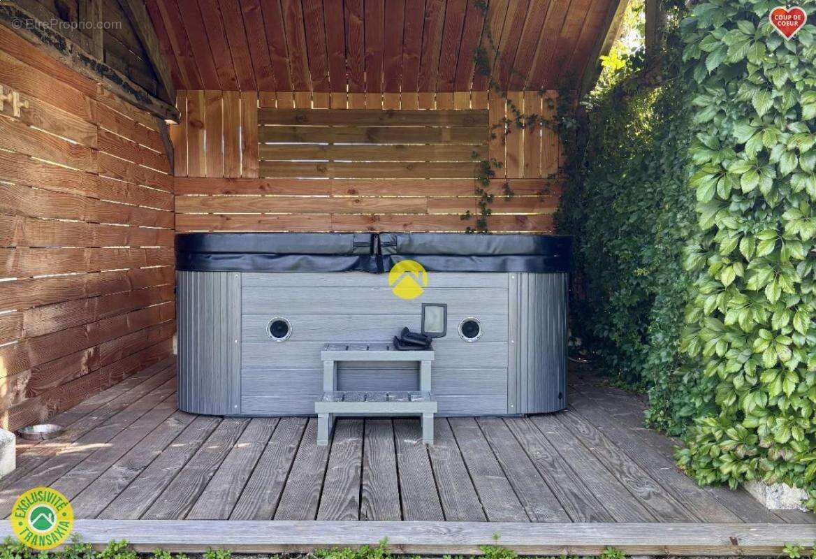 Maison à SAINTE-ALVERE