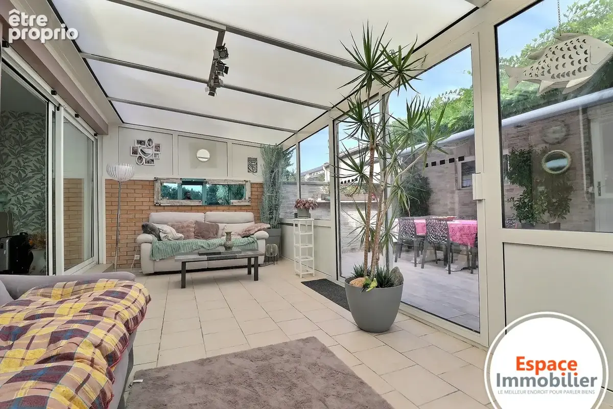 Maison semi-individuelle de 109 m2 avec garage, véranda et jardin — Douchy-les-Mines (Secteur calme) - photo 5
