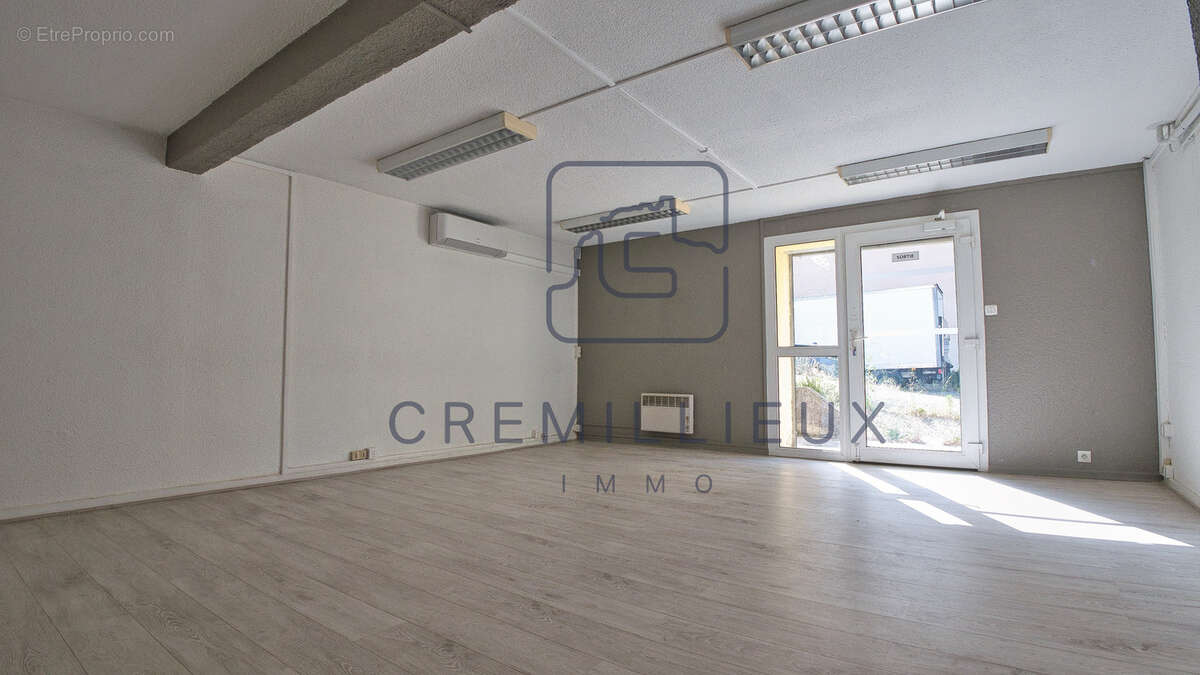 Local commercial ou professionnel Guilherand-Granges 225 m2 - photo 11