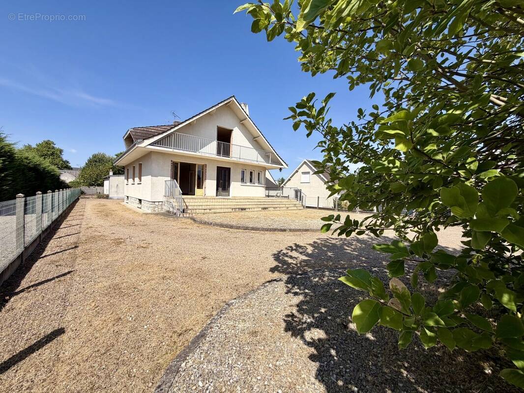 Maison à SAINT-JEAN-DE-BRAYE