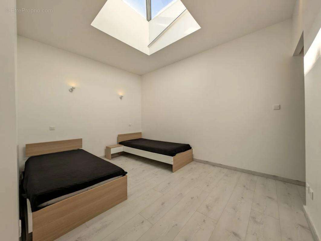 Maison à SAINT-CYR-DE-FAVIERES