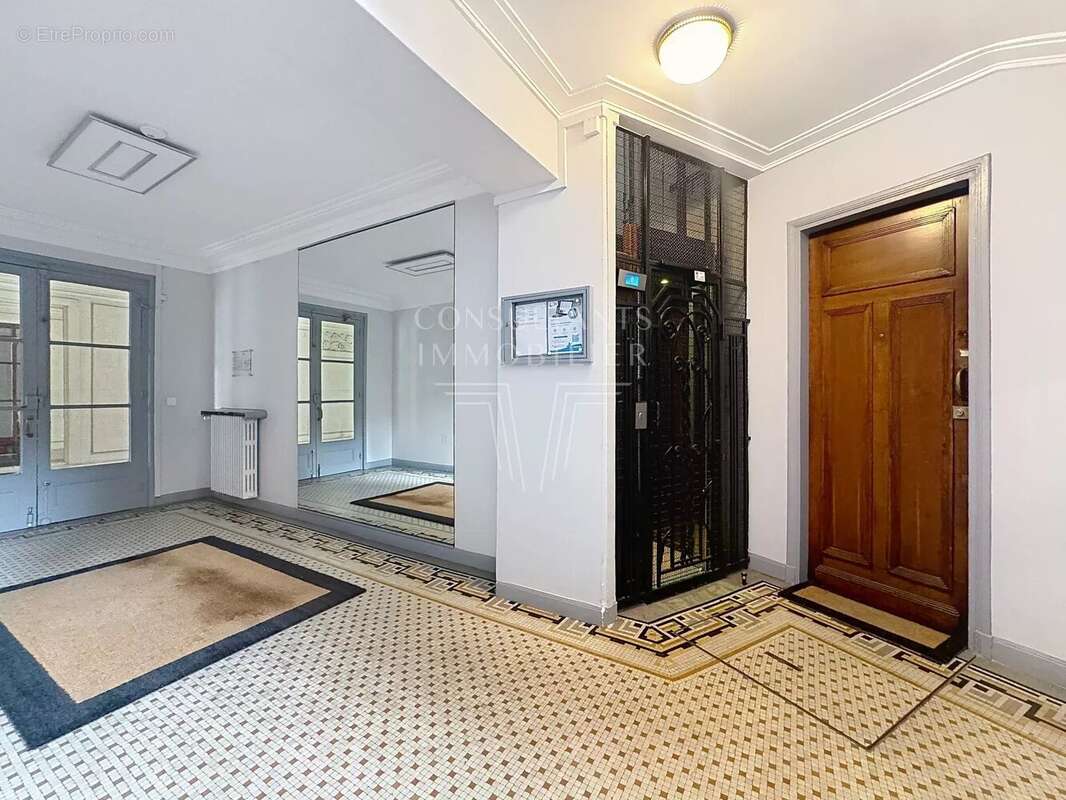 Appartement à PARIS-16E