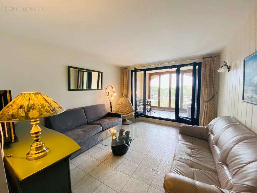 Appartement à COGOLIN