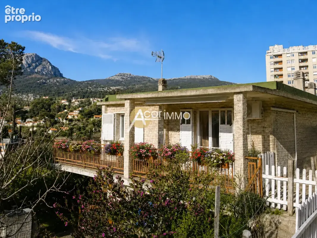 Toulon   une propriété 5 chambres sur  plus de 10 000m2 de terrain - photo 6