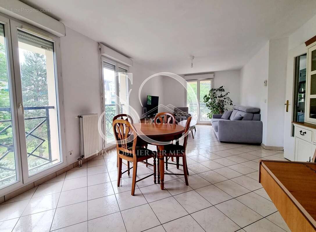 Appartement à VERNEUIL-SUR-SEINE