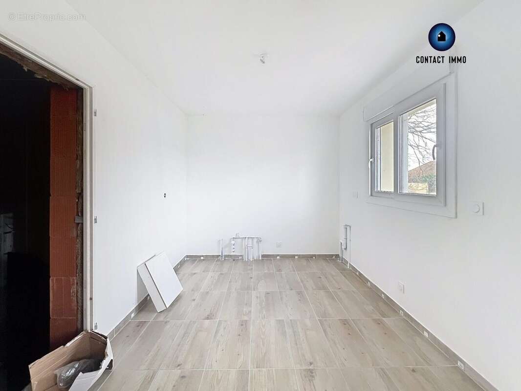 Maison à SAINT-PANTALEON-DE-LARCHE