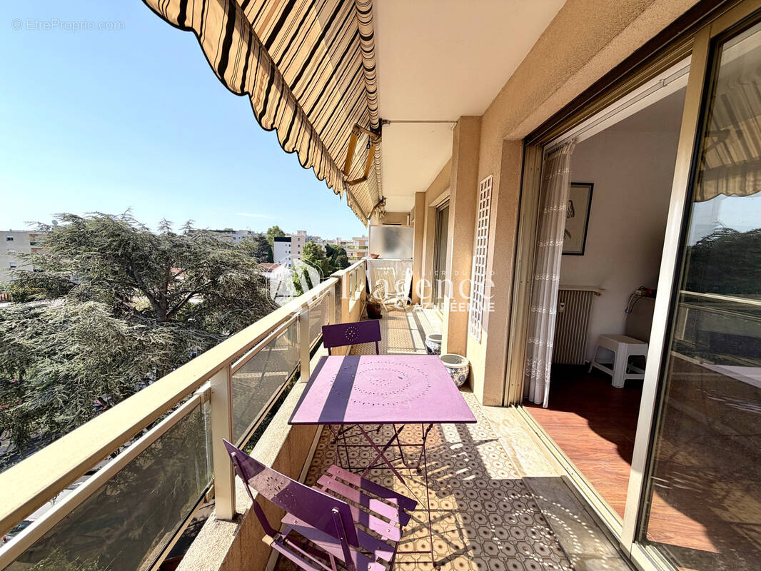 Appartement à SAINT-LAURENT-DU-VAR