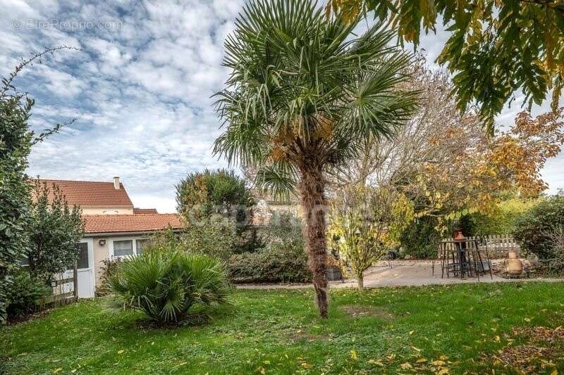 Maison à LES CLAYES-SOUS-BOIS