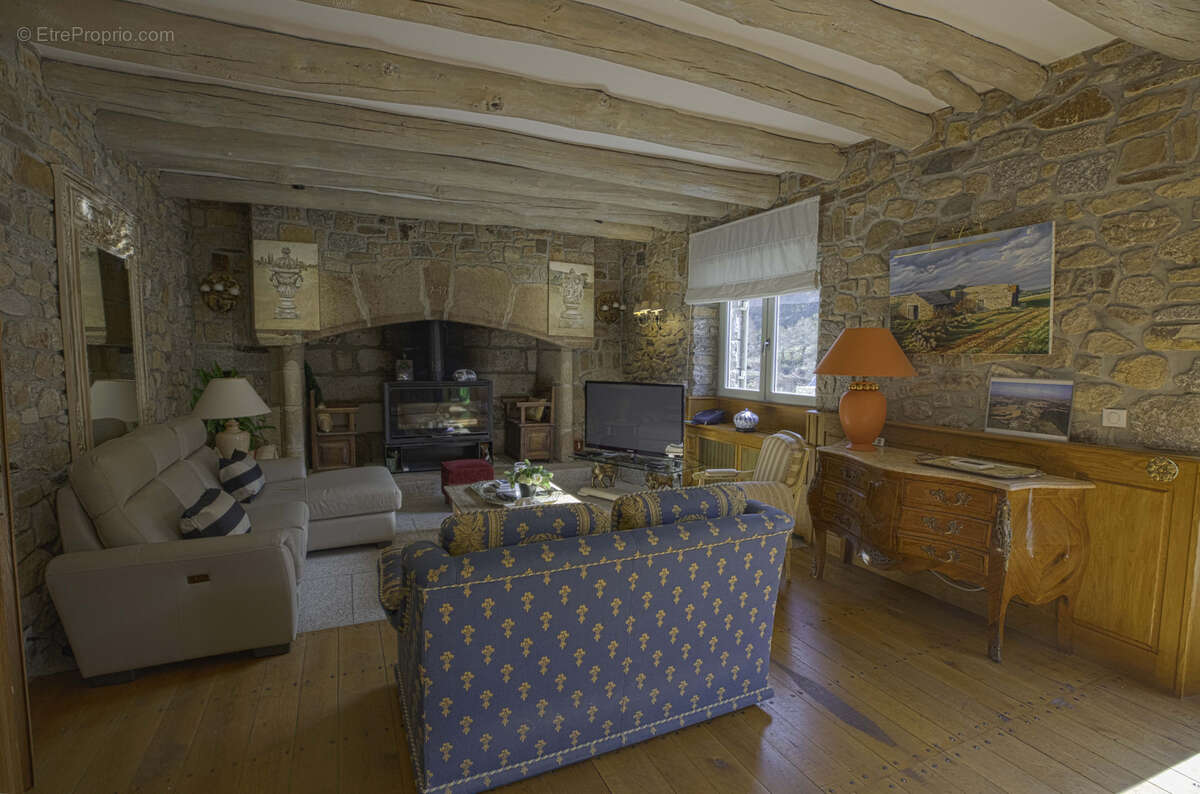 Maison à CHAUDES-AIGUES