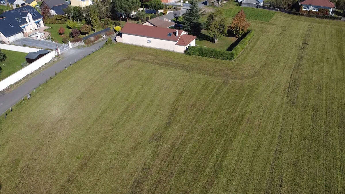 Terrain à LAMARQUE-PONTACQ