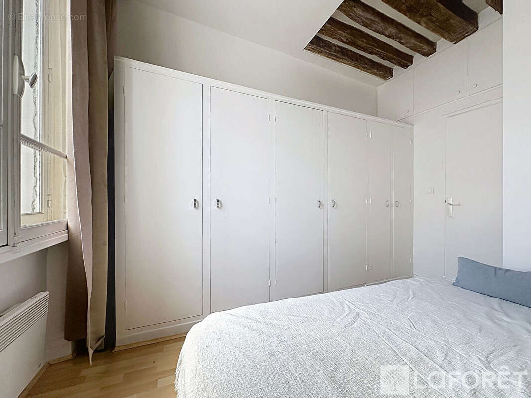 Appartement à PARIS-1E