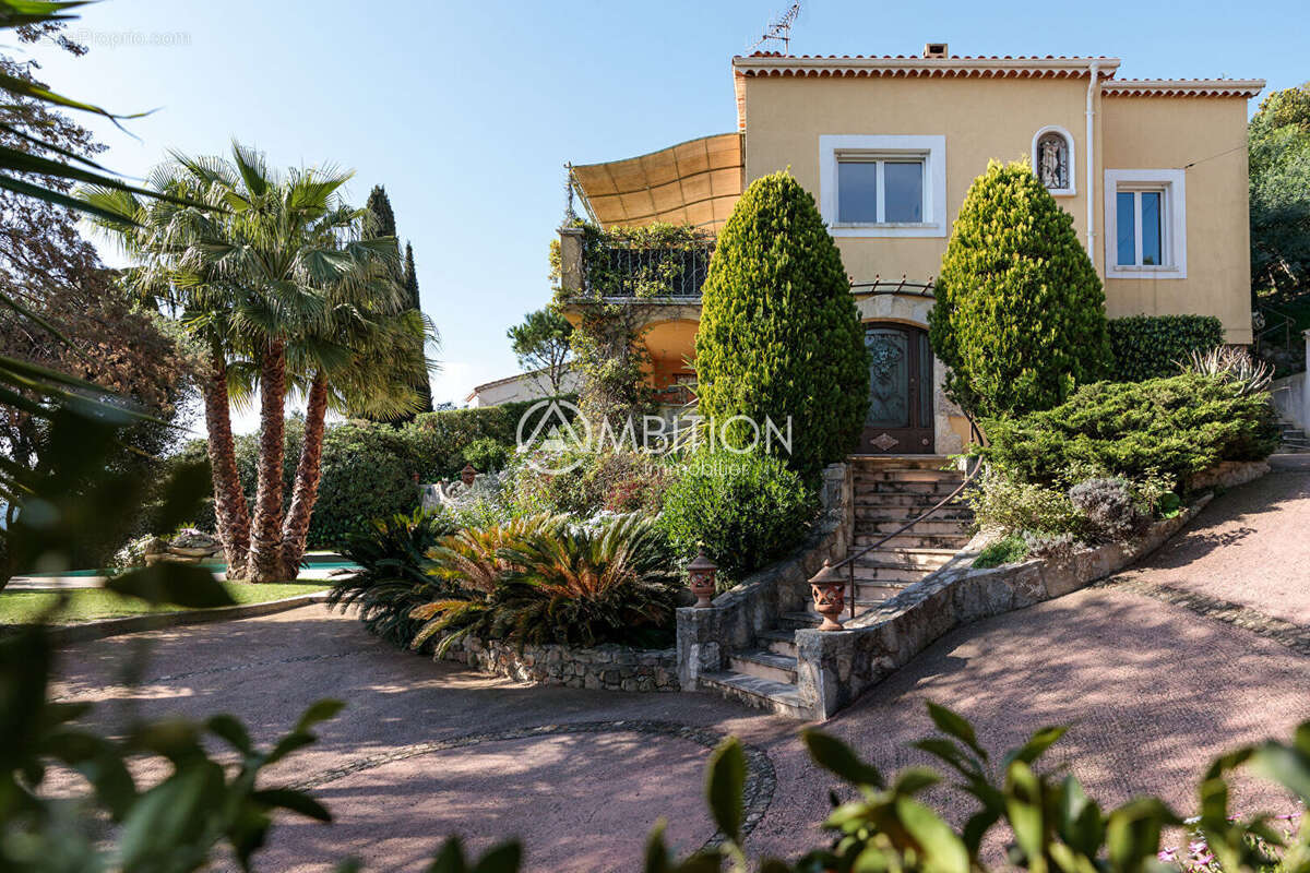 Maison à MANDELIEU-LA-NAPOULE