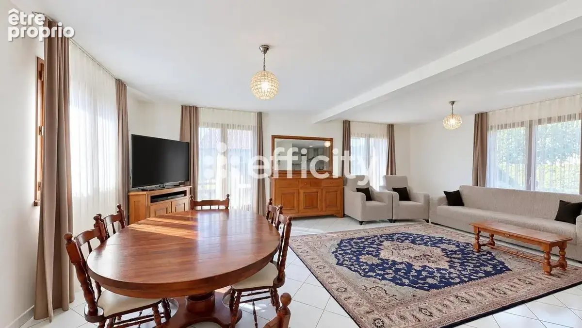 Maison 9 pièces 250 m² à vendre à Marnaz (74460) - photo 2