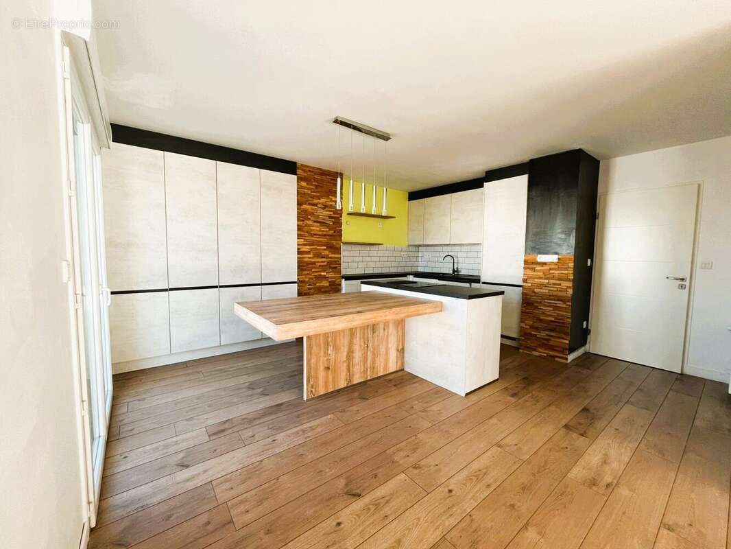 Appartement à SARTROUVILLE