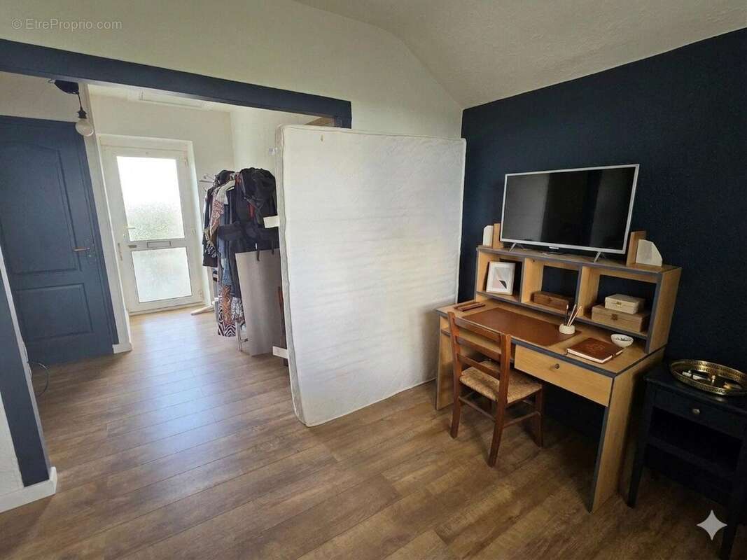 Maison 100 m² à La Vergne  - photo 7