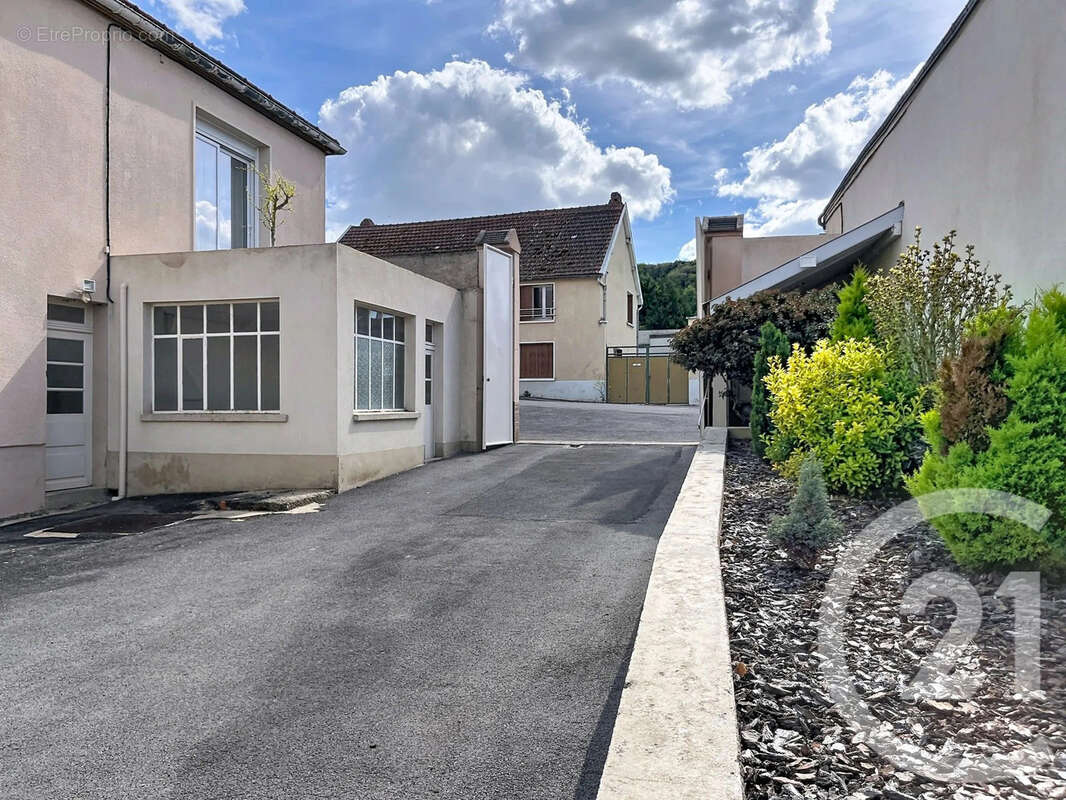 Maison 436 m² à Cuis  - photo 15