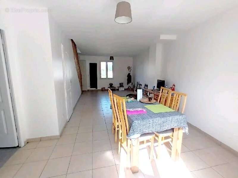 Maison à SAINTE-GENEVIEVE-DES-BOIS