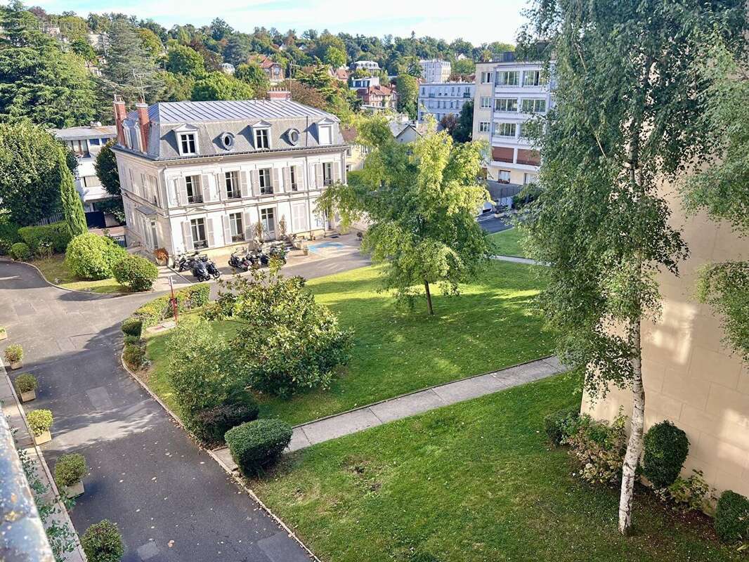 Appartement à VILLE-D'AVRAY