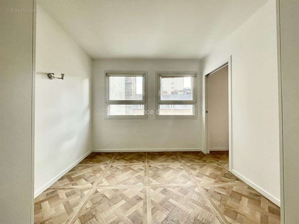 Appartement à PARIS-15E