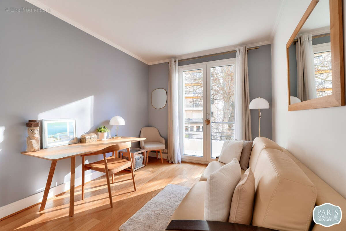 Appartement à PARIS-16E