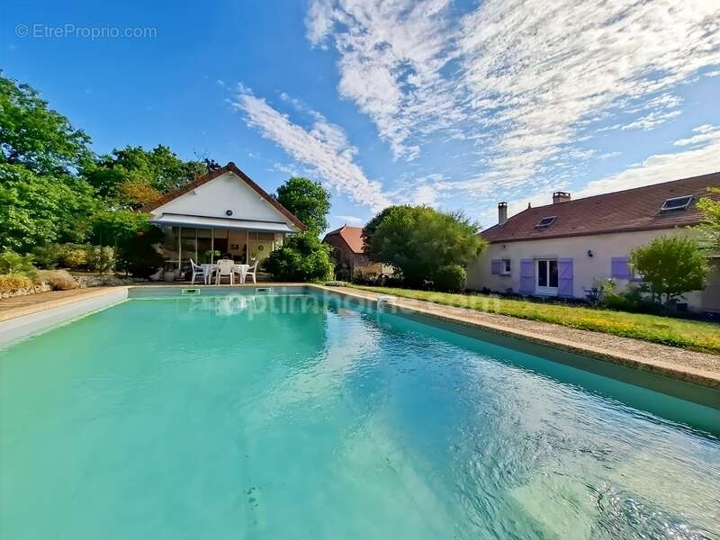 Maison à ESPINASSE-VOZELLE