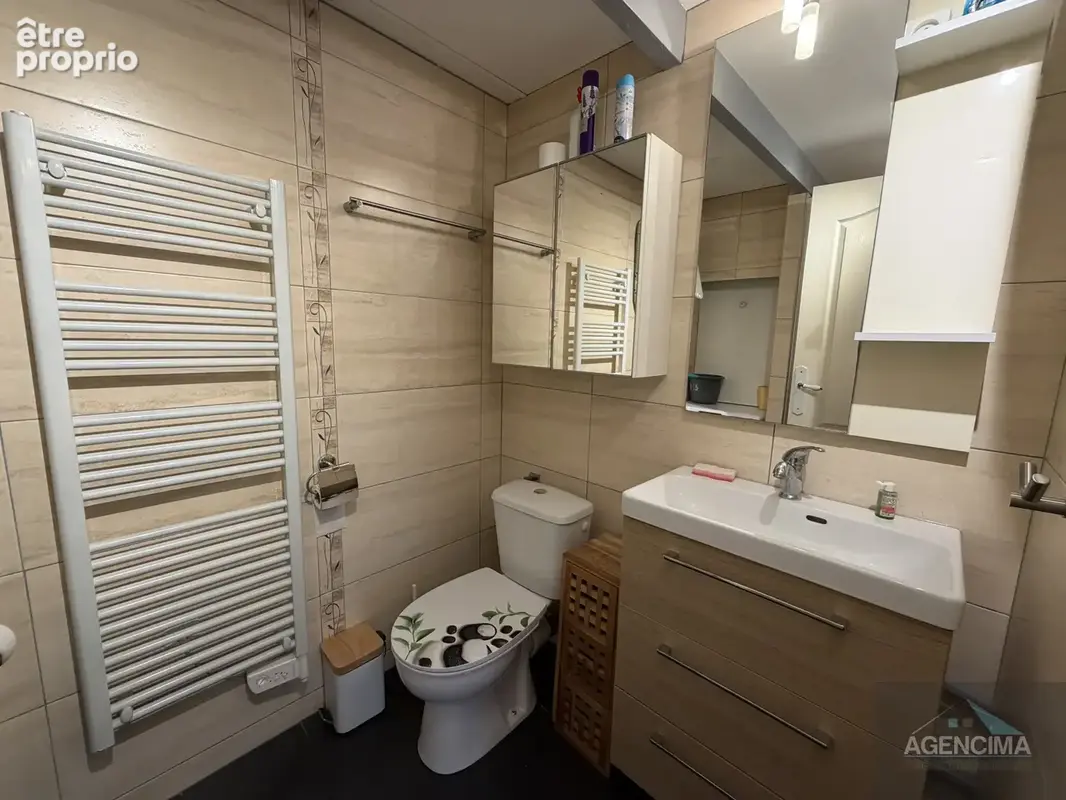 Une villa d'exception, idéalement située à deux pas du centre-ville et de l'étang de Thau. - photo 10