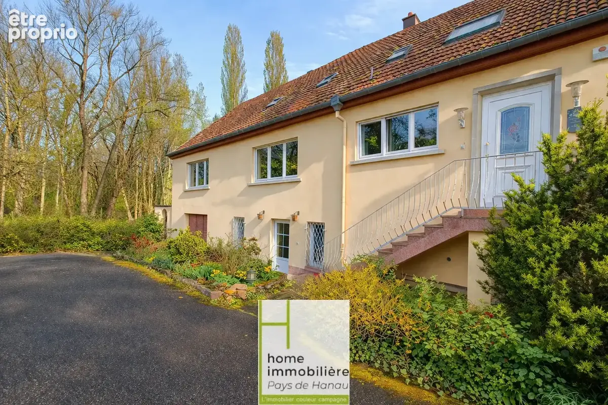 Grande propriété bi-famille avec terrain constructible et dépendances - photo 3