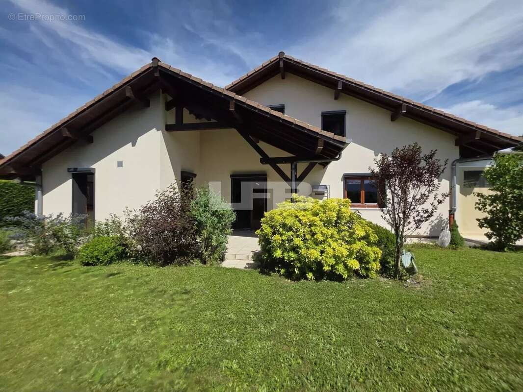 Belle maison 153,5 m² sur Terrain plat 1251 m² - photo 2