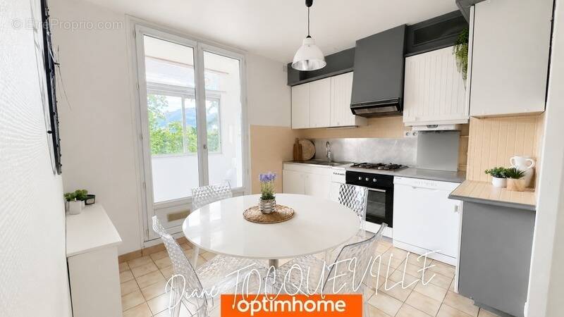Appartement à SAINT-MARTIN-D'HERES