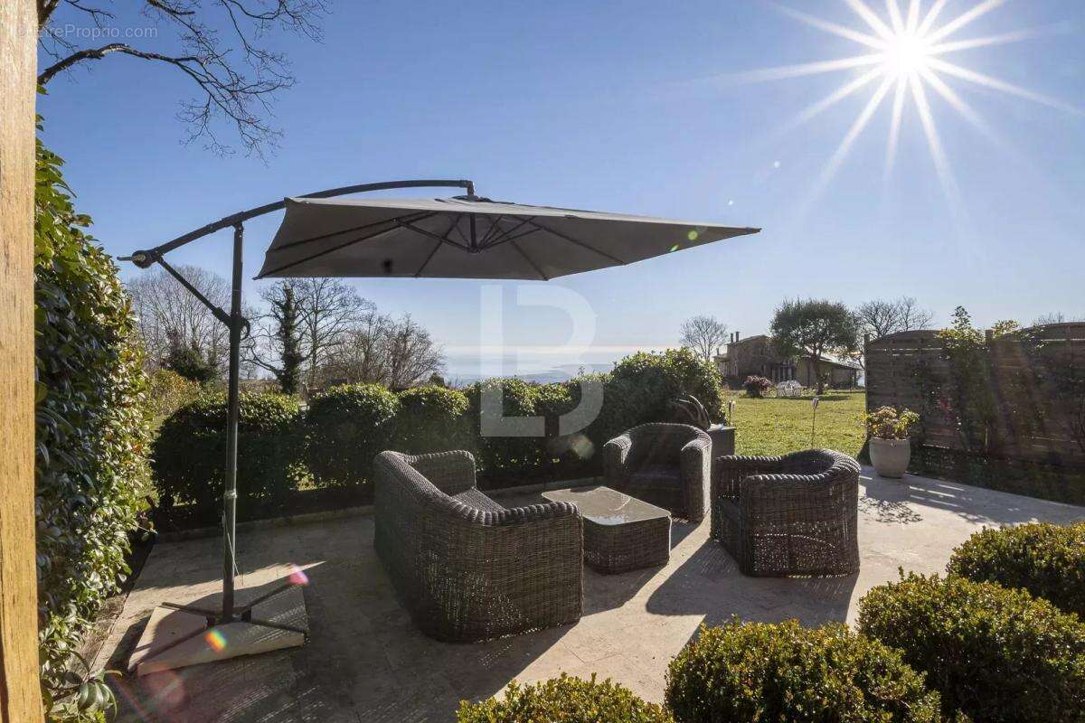 Maison à TOURRETTES-SUR-LOUP