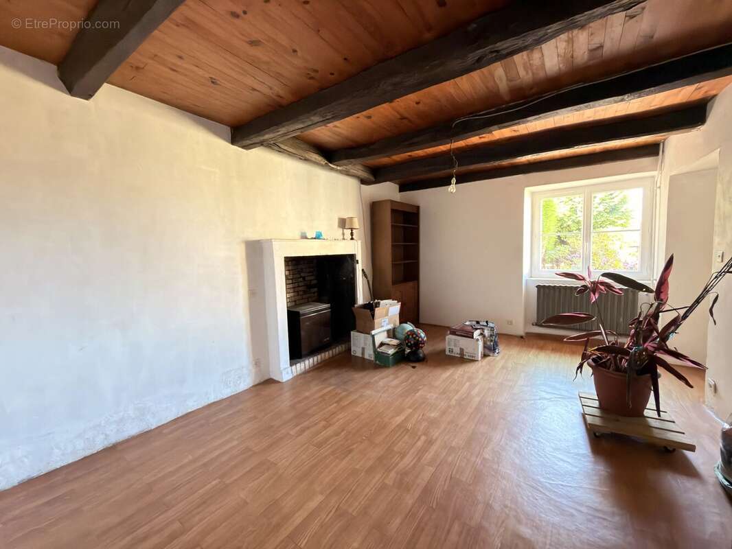 Appartement à TAIZE-AIZIE