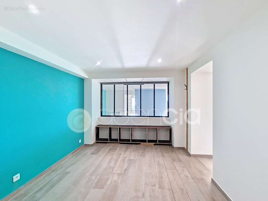 Appartement à SPERACEDES