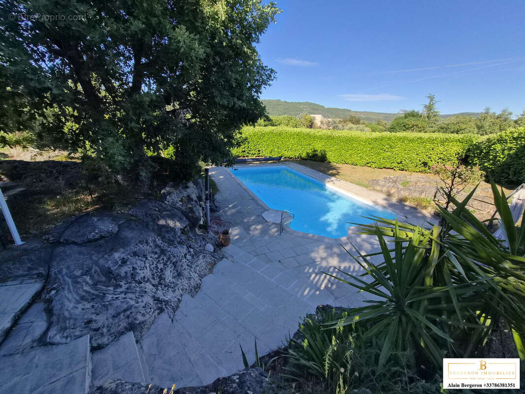 Maison 157 m² à Saint-Cezaire-Sur-Siagne  - photo 2