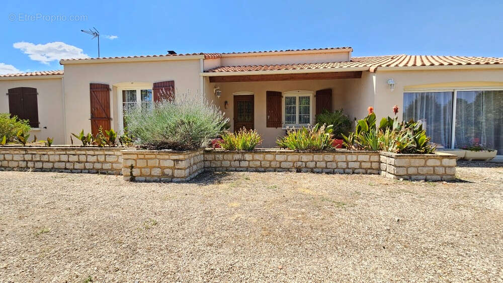Maison 163 m² à Echire  - photo 2