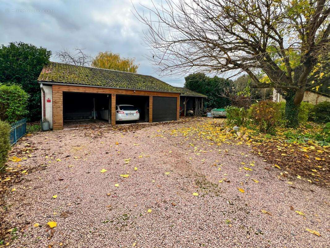 Maison à SAINT-PRIEST-BRAMEFANT
