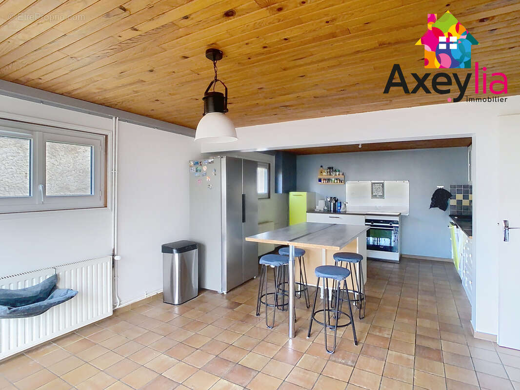 A vendre-melay- maison sur terrain clos avec piscine et hangar. - photo 8
